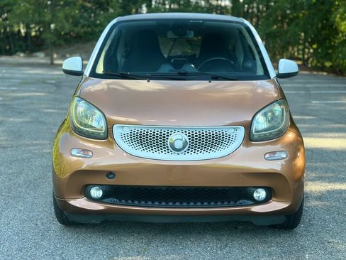 Used 2016 smart fortwo passion RWD image 3