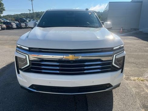 Used 2026 Chevrolet Suburban LT w/ Comfort Package AWD/4WD image 11