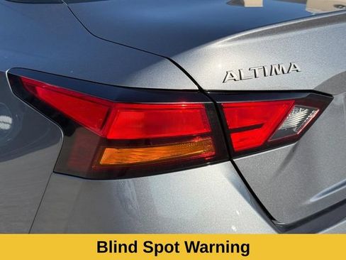 Used 2024 Nissan Altima 2.5 SV FWD image 9