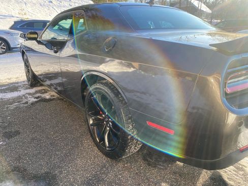 Used 2017 Dodge Challenger R/T w/ Blacktop Package image 33