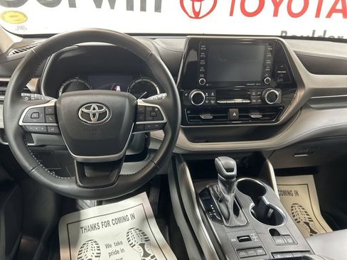Used 2022 Toyota Highlander XLE image 29