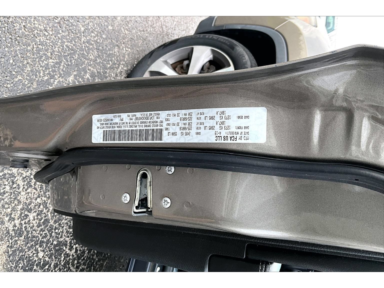 Used 2019 Jeep Cherokee Limited AWD/4WD image 30
