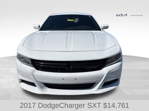 Used 2017 Dodge Charger SXT w/ Navigation & Travel Group RWD image 3