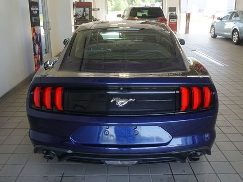 Used 2018 Ford Mustang Coupe RWD image 13