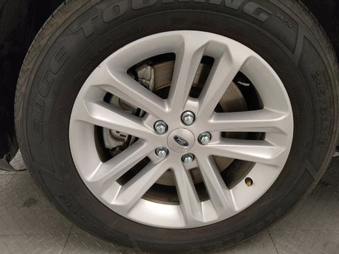 Used 2017 Ford Explorer XLT image 31