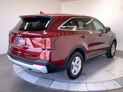 Used 2025 Kia Sorento LX FWD image 5