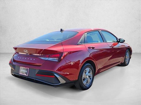 New 2026 Hyundai Elantra SE image 2
