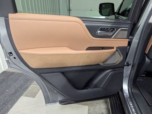 Used 2025 INFINITI QX80 Sensory AWD/4WD image 9