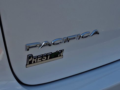 New 2026 Chrysler Pacifica Select AWD/4WD image 18