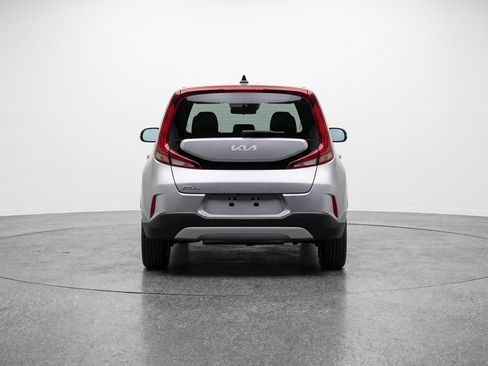 Used 2025 Kia Soul LX w/ LX Technology Package FWD image 7