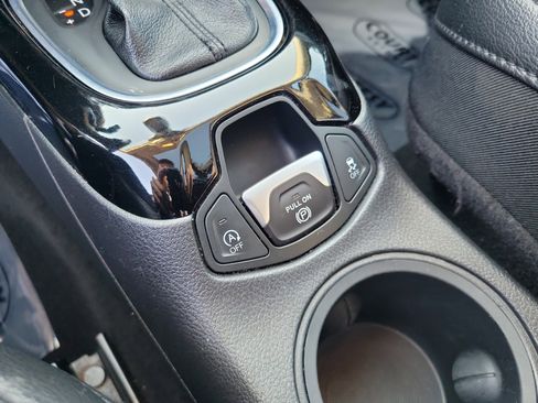 Used 2019 Jeep Compass Altitude image 32