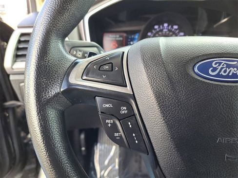 Used 2019 Ford Fusion SE image 17