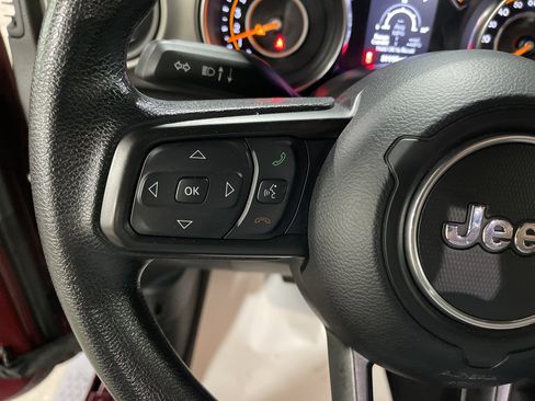 Used 2021 Jeep Gladiator Sport image 18