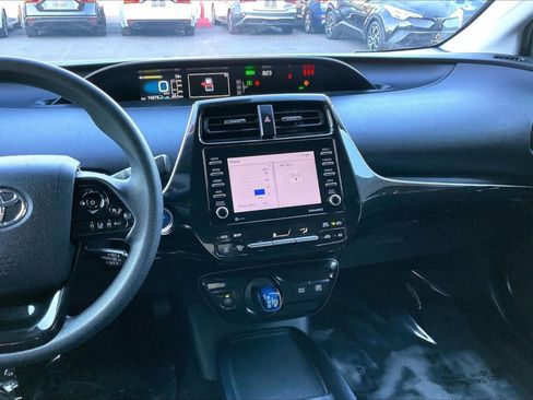 Used 2021 Toyota Prius LE image 6