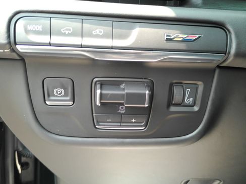 Used 2024 Cadillac Escalade ESV V w/ LPO, ONYX Package AWD/4WD image 26