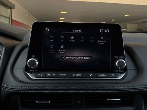 Used 2025 Nissan Rogue SV FWD image 29