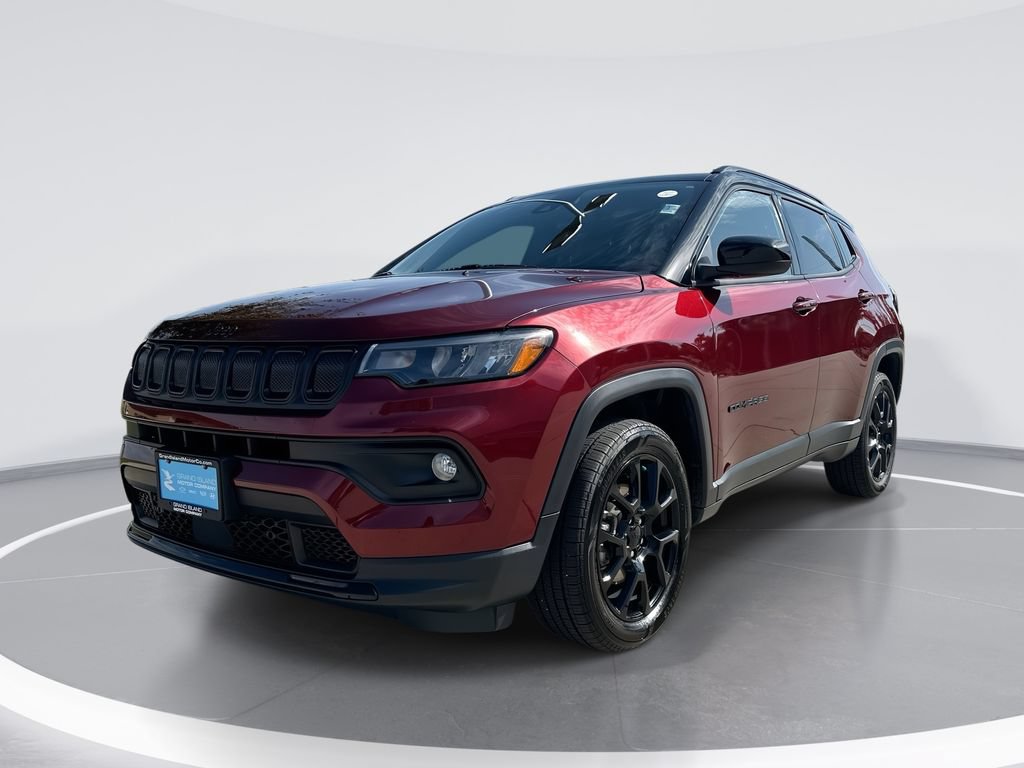 Used 2022 Jeep Compass Latitude w/ Convenience Group AWD/4WD image 1