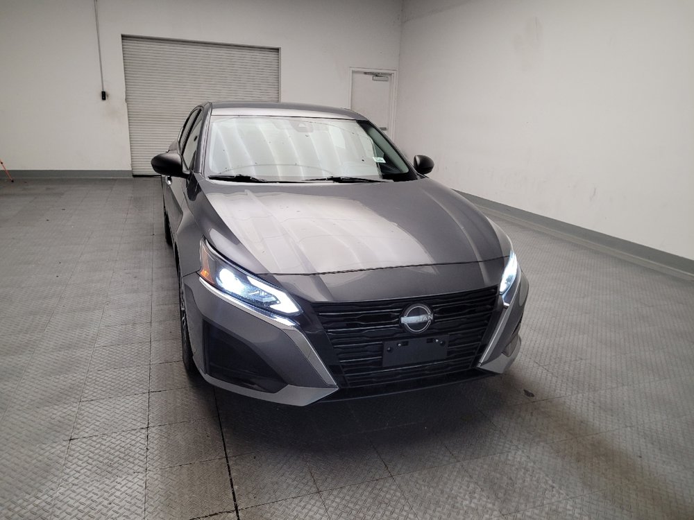 Used 2024 Nissan Altima 2.5 SV FWD image 14