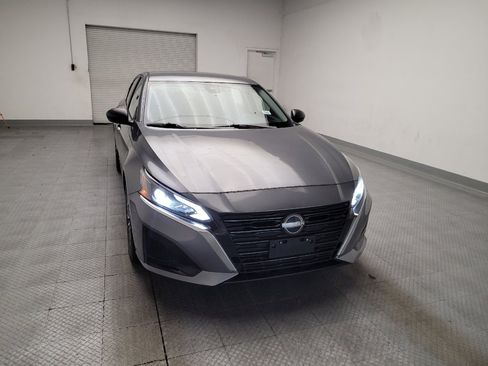 Used 2024 Nissan Altima 2.5 SV FWD image 14