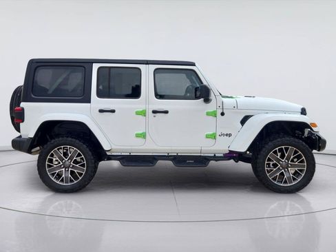 Used 2023 Jeep Wrangler Unlimited Sahara w/ Cold Weather Group AWD/4WD image 6