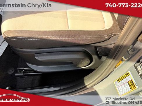 Used 2024 Hyundai Venue SEL FWD image 12