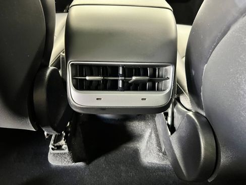 Used 2025 Tesla Model Y Long Range AWD/4WD image 23