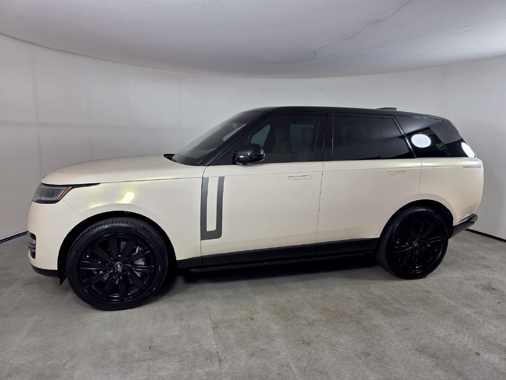 Used 2025 Land Rover Range Rover SE AWD/4WD image 7