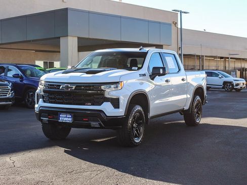 Used 2022 Chevrolet Silverado 1500 LT Trail Boss w/ Convenience Package II image 3