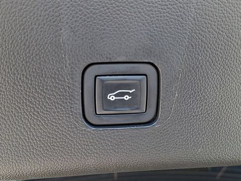 Used 2023 Chevrolet Traverse LT w/ LPO, Floor Liner Package FWD image 24
