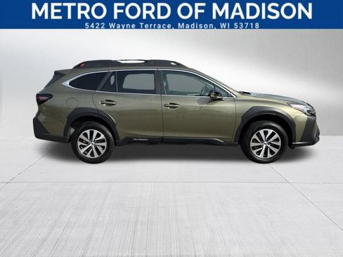 Used 2024 Subaru Outback Premium AWD/4WD image 2