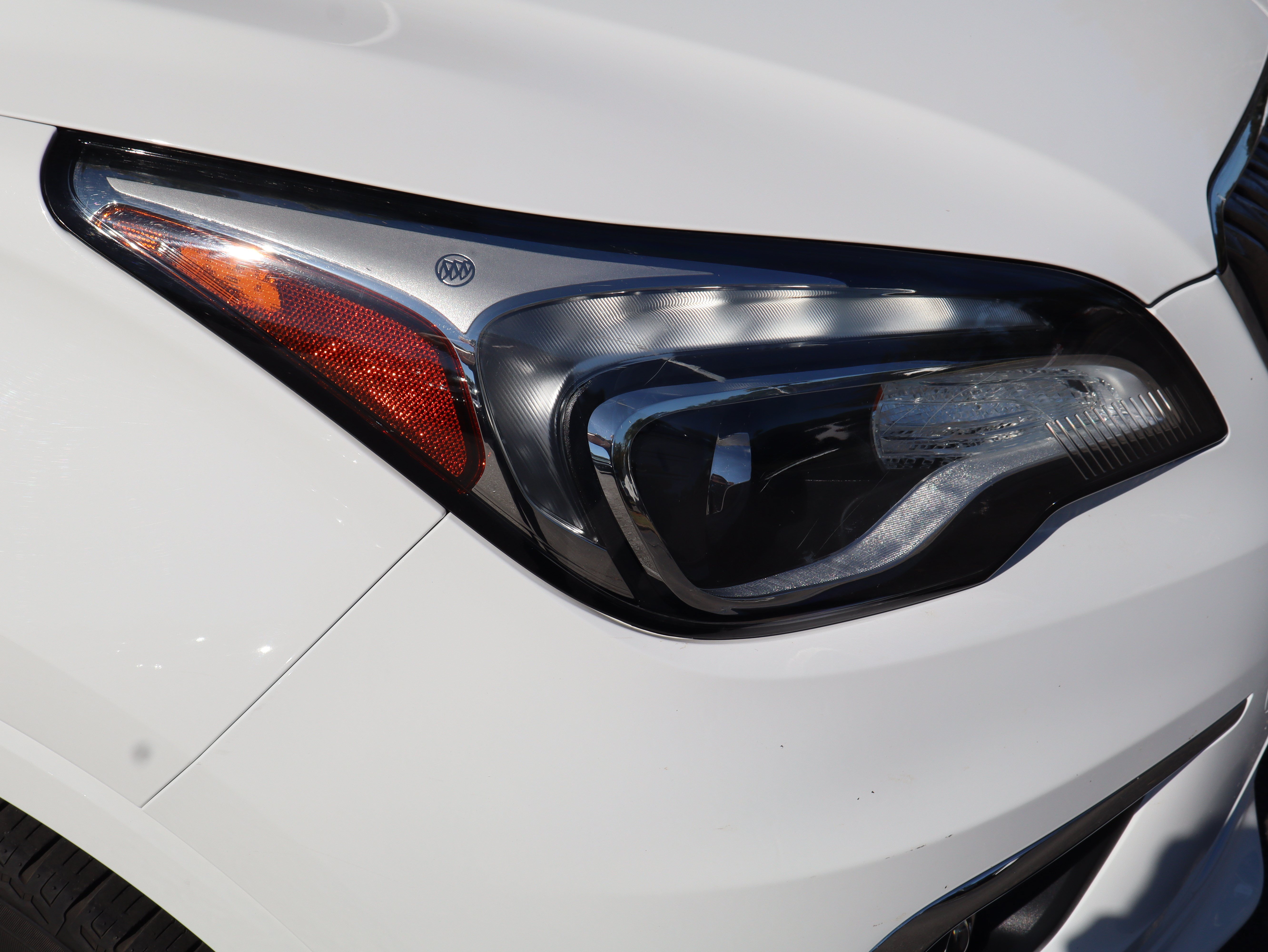 Used 2018 Buick Envision Essence FWD image 11