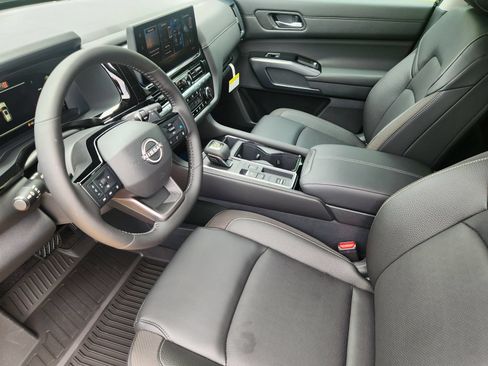New 2026 Nissan Pathfinder SL FWD image 12