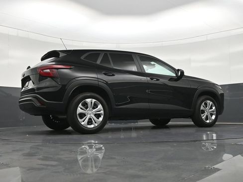 Used 2024 Chevrolet Trax LS FWD image 27