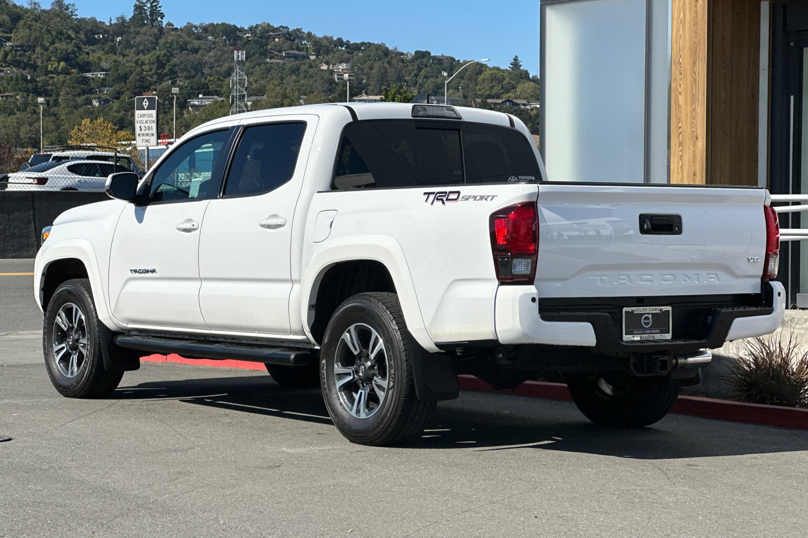 Used 2018 Toyota Tacoma TRD Sport w/ Technology Package RWD image 6