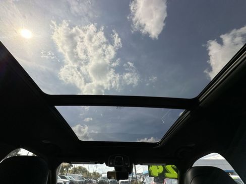 Used 2024 Jeep Grand Cherokee L Limited w/ Luxury Tech Group II image 19