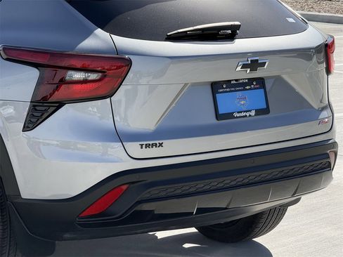 Certified 2025 Chevrolet Trax RS w/ Sunroof Package image 6