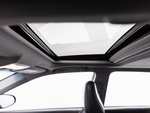 Used 2017 Toyota Camry XSE w/ Moonroof Package image 5