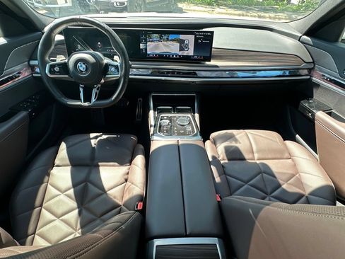 Used 2025 BMW 740i xDrive AWD/4WD image 28