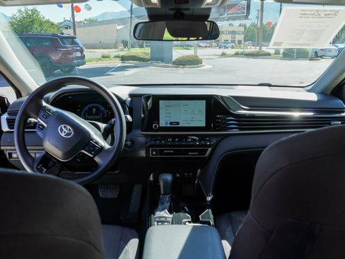 Used 2025 Toyota Camry LE FWD image 30