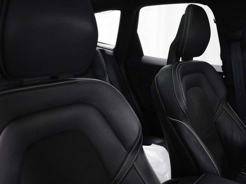 Used 2018 Volvo XC60 T6 R-Design w/ Convenience Package image 21