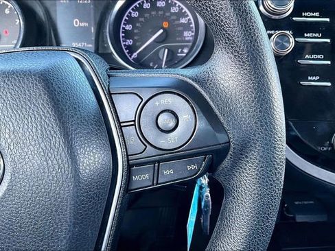 Used 2019 Toyota Camry LE image 19