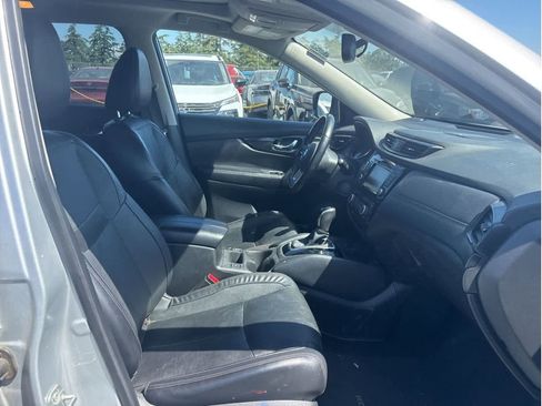 Used 2018 Nissan Rogue SL w/ Premium Package image 14