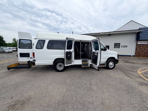 Used 2014 Ford E-350 and Econoline 350 Extended Super Duty w/ Power Group RWD image 40