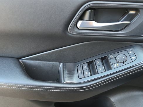 Used 2025 Nissan Rogue SV AWD/4WD image 11