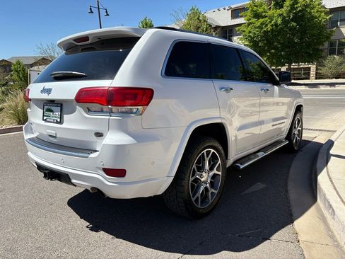 Used 2019 Jeep Grand Cherokee Overland AWD/4WD image 10