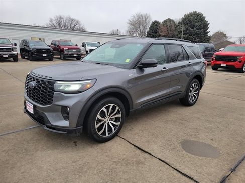 Certified 2025 Ford Explorer ST-Line image 10