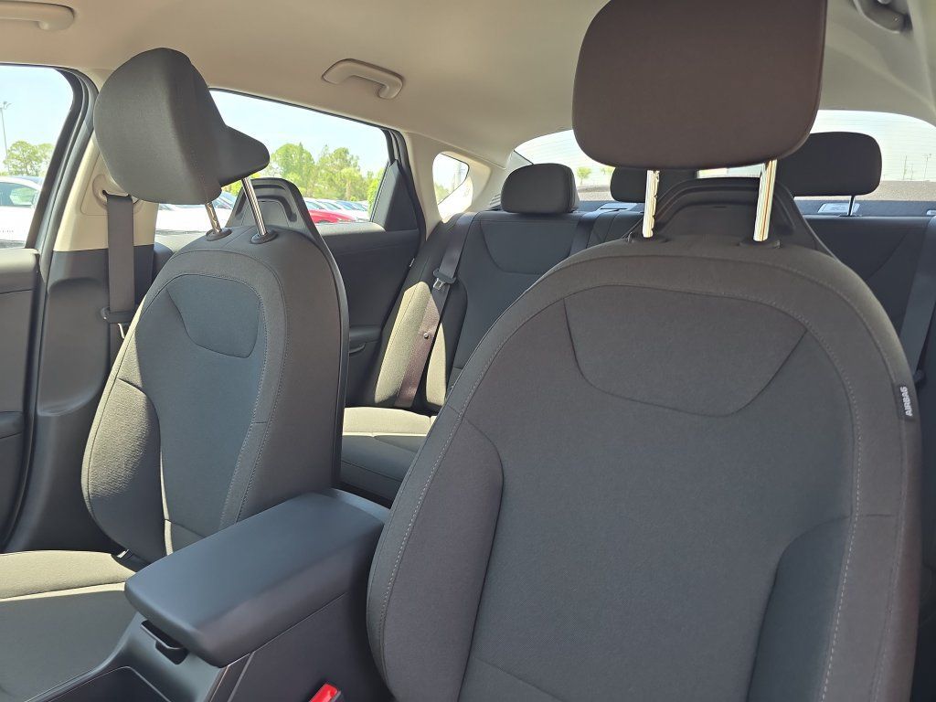 New 2026 Kia K4 FWD image 21