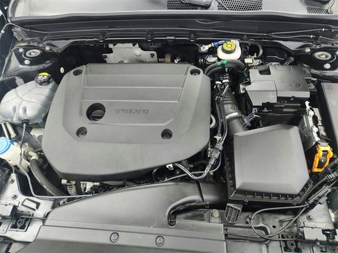 Used 2023 Volvo XC40 B5 Plus image 40