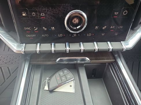 Certified 2025 GMC Acadia Denali w/ Super Cruise Package FWD image 34