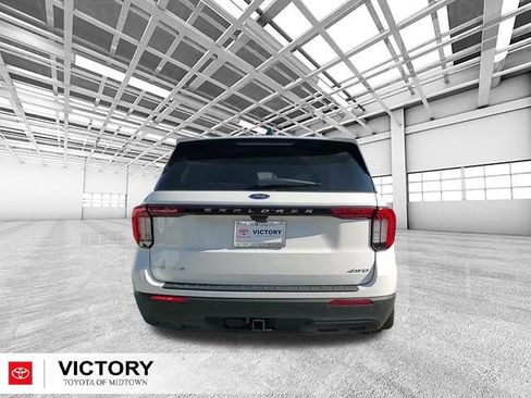 Used 2025 Ford Explorer Active image 4
